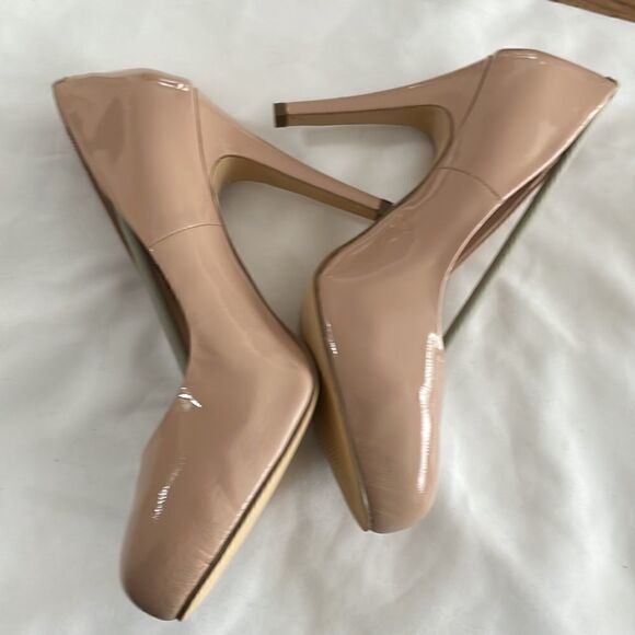 STEVE MADDEN TAN PATENT LEATHER PUMPS. NEW - Picture 3 of 8